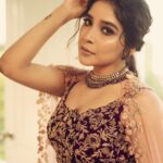 Sakshi Agarwal Instagram – Leaving a little sparkle✨
.
@savinidii_official @savinidii_jewellery @murugeshmakeup_hair @farhaa_makeupartist @crackjackphotography 
.
#lehengalove #prettygirlswag #sakshiagarwal #readytoslay Chennai, India