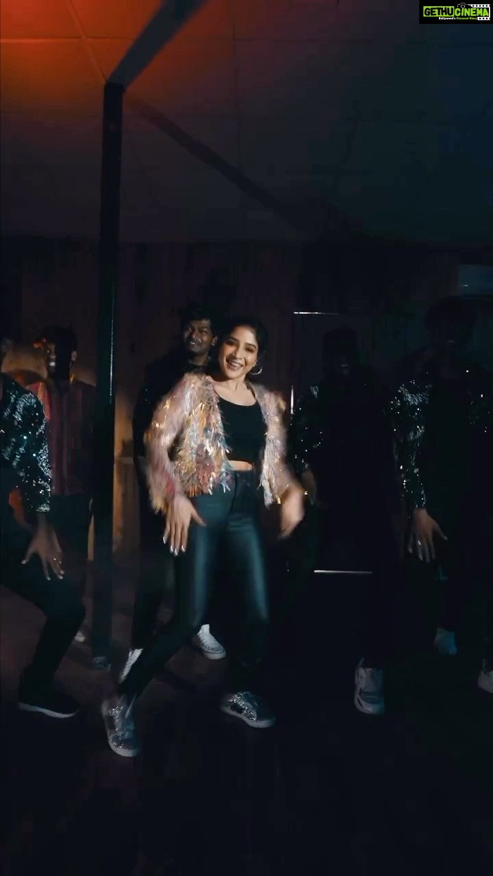 Sakshi Agarwal Instagram - பட்டுக்கோட்டை அம்மாளு பார்த்துப்புட்டான் நம்மாளு A whole vibe! #PattuKottaiAmmalu An @adhikravi Pain KILLER @prabhudevaofficial @rvbharathan @amyradastur93 @ganesan_s_official @ramyanambessan @jananihere_ @iamsakshiagarwal @selvakumar.sk_dop @donechannel1 @ctcmediaboy