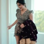 Sakshi Agarwal Instagram – All the pretty girls walk like this🔥
.
@savinidii_official @murugeshmakeup_hair @farhaa_makeupartist @crackjackphotography @savinidii_jewellery 
.
#alltheprettygirls #instagramreels #reelsinstagram #trendingreels #trendingsongs #trendingaudio #getreadyreel #lehengareels #foryou #sakshiagarwal #awardfunction🏆 Chennai, India