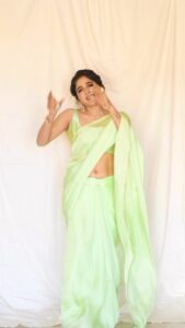Sakshi Agarwal Instagram - Kanna adichaan😜 . #instagramreels #reelsinstagram #sareereel #dancereels #funreel #sareelove #tamilponnu . @murugeshmakeup_hair @be_unique_boutique_ @karthipalaniappan.photography @fineshinejewels @bloombridalflowers Chennai, India