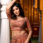 Sakshi Agarwal Instagram – Be who you are,
Not who the world wants you to be🔥
.

@murugeshmakeup_hair @malgudi_designs @sathyaphotography3 
@fineshinejewels 
@elementsoneastcoast 
.
#lehenga #princess #orangelehenga #backpose #sakshiagarwal #kollywood Chennai, India