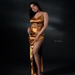 Sakshi Agarwal Instagram – I make my own CROWN
I rule my own Kingdom✨
.

Pic: @picartisan
Hmua: @murugeshmakeup_hair @farhaa_makeupartist 
Styling : @samikshx 
.
#goldengirl #goldgown #sassygirl #sakshiagarwal Chennai, India