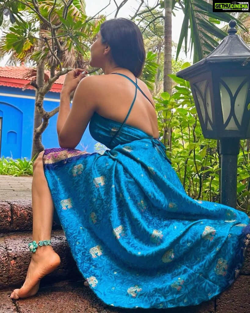 Sakshi Agarwal Instagram - Drenched hair, cold breeze and wet earth fragrance✨💧 Goa is heaven🌈 Taj Holiday Village Resort & Spa Goa