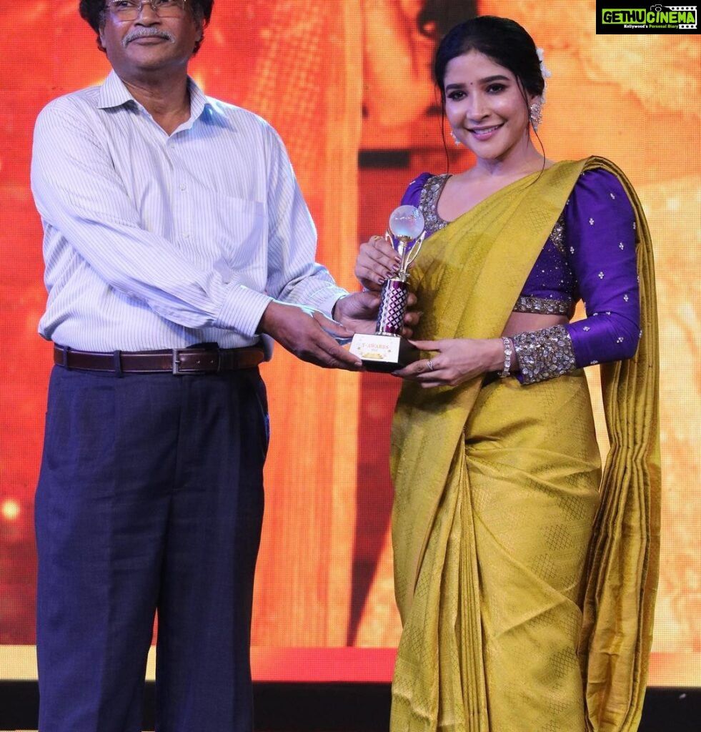 Sakshi Agarwal Instagram - Extremely honored to have received the “Best Actress Award “ for Bagheera by Mr.Ravindran- Secretary -CEG. Yearly event of Anna University -*Techofes 2023 - T Awards* held yesterday in Anna University Campus, in a very colourful manner in the presence of many eminent personalities from cine industry, educational institutions and beloved students of Anna University. . Thank you @adhikravi director for the opportunity to act in such a unique role in Bagheera and for believing in me✨ @rvbharathan @prabhudevaofficial @ganesan_s_official . Thank you #Annauniversity for this honour @techofes_official #annauniversity #techofesawards #ceg . Thank you team✨ Styling : @beingstyl Outfits: Saree @thepallushop Blouse @_sayaanika_ Mua: @murugeshmakeup_hair Photography: @sathish_photography49 Accessories @fineshinejewels Coordinated @tisisnaveen Chennai, India