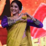 Sakshi Agarwal Instagram – Extremely honored to have received the “Best Actress Award “ for Bagheera by Mr.Ravindran- Secretary -CEG.

Yearly event of Anna University -*Techofes 2023 – T Awards* held yesterday in Anna University Campus, in a very colourful manner in the presence of many eminent personalities from cine industry, educational institutions and beloved students of Anna University.
.
Thank you @adhikravi director for the opportunity to act in such a unique role in Bagheera and for believing in me✨ @rvbharathan @prabhudevaofficial @ganesan_s_official 
. 
Thank you #Annauniversity for this honour
@techofes_official #annauniversity #techofesawards #ceg 
.
Thank you team✨
Styling : @beingstyl 
Outfits:
Saree @thepallushop 
Blouse @_sayaanika_ 
Mua: @murugeshmakeup_hair 
Photography: @sathish_photography49 
Accessories @fineshinejewels 
Coordinated @tisisnaveen Chennai, India