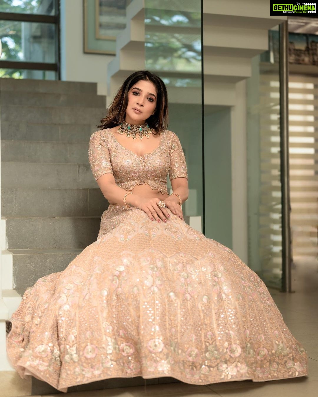 Sakshi Agarwal Instagram - Its not about your reflection, Its what you see beyond it✨ . Mua n hair @murugeshmakeup_hair Outfit by @malgudi_designs Jewellery @vivahbridalcollections PC @sathyaphotography3 . #lehenga #goldengirl #goldisbold #sakshiagarwal #beautyredefined #gracefulbeauty #foryou #kollywood #actresslife #goldenhourportraits Chennai, India