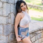 Sakshi Agarwal Instagram - Love watching u watch ME✨ My own styling🔥 . @sathish_photography49 @murugeshmakeup_hair @farhaa_makeupartist @alohabeachresort_ecr . #shorts #beachvibes #beachwear #chilling Chennai, India