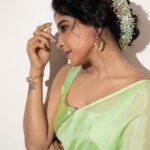 Sakshi Agarwal Instagram – ✨Dreamy✨
.
@karthipalaniappan.photography @murugeshmakeup_hair @be_unique_boutique_ @fineshinejewels @radiocitytamil_ @radiocityindia @bloombridalflowers 
.
#greensaree #sareelove #sareestyle Chennai, India