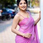 Sakshi Agarwal Instagram - Sometimes an angel Sometimes a hell raiser Always a strong woman💕 . . @makeupbyvaishalikrishnan @sri_boutique_byprema @karthipalaniappan.photography @fineshinejewels . #pinksaree #funvibes #girlnextdoor #happyugadi Chennai, India
