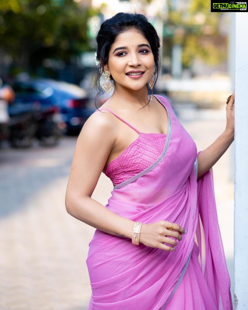 Sakshi Agarwal Instagram - Sometimes an angel Sometimes a hell raiser Always a strong woman💕 . . @makeupbyvaishalikrishnan @sri_boutique_byprema @karthipalaniappan.photography @fineshinejewels . #pinksaree #funvibes #girlnextdoor #happyugadi Chennai, India