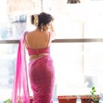Sakshi Agarwal Instagram - She walked with the universe on her shoulder and made it look like a pair of wings💕 . @makeupbyvaishalikrishnan @sri_boutique_byprema @karthipalaniappan.photography @fineshinejewels . #pinksaree #funvibes #girlnextdoor Chennai, India