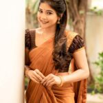 Sakshi Agarwal Instagram - How an outfit can change your entire look😋 . Costumes - @ivalinmabia Photographer - @camerasenthil Makeup - @priya_dharshini_makeupartist Shoot Organized by @rrajeshananda Chennai, India