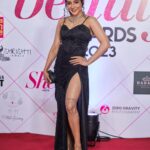 Sakshi Agarwal Instagram - About last night🔥 . Happy to have received the “Breakthrough actress of the year” from @she_india 🔥 . I thank my directors @dir_sac sir and @adhikravi for giving me #Naankadavulillai and #Bagheera✨ And my family and friends who have believed in my potential and given me unconditional love❤️ . #awardwinning #awardshow #shebeautyawards #sheawards . Thank you team @murugeshmakeup_hair @farhaa_makeupartist @sen_smily_girl @aaranyarentaljewellery Chennai, India
