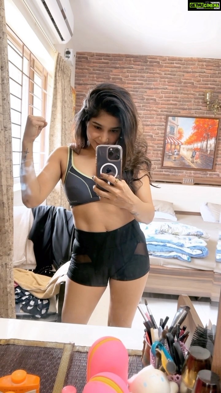 Sakshi Agarwal Instagram - Lets begin💪💪💪 . #workoutmotivation #fitnessgirl #fitnessaddict #reelsinstagram #instagramreels #letsworkout #dontgiveup #workoutislife #sakshiagarwal
