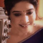 Sakshi Agarwal Instagram - Nee partha paarvaiku😍😍 . Loving the way you love me guys❤️🔥 . @behindwoodsofficial @dop_saiyash @murugeshmakeup_hair . #heyram #neeparthaparvai #reelsinstagrma #vintagereel #sareereels #vintagevibes #sakshiagarwal #behindwoods #hometour #oldtimes #trendingreels Chennai, India