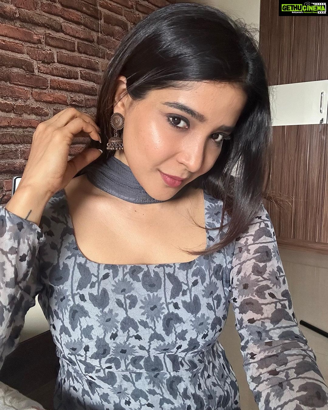 Sakshi Agarwal Instagram - Good morning ✨✨ . @sri_boutique_byprema . #casual #salwar #churidar #kollywood Chennai, India