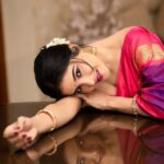 Sakshi Agarwal Instagram – Hey you… Let me get ur attention 😝
.

@makeupbyvaishalikrishnan @imakeovers.in @karthipalaniappan.photography @fineshinejewels 

.
#sakshiagarwal #pattusaree Chennai, India