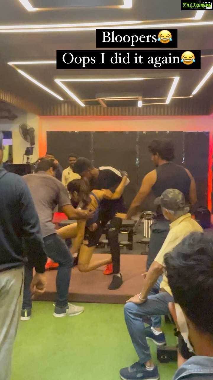 Sakshi Agarwal Instagram - Is your head spinning ? ‘coz mine did😂 #naankadavulillairunningsuccessfully in theatres💕 A special@shoutout to all my fighter friends in this sequence for being so supportive🫡🫡 . #actorslife #bloopers #hardwork #funtimes . Practise for #naankadavulillai stunt sequences😂 . @dir_sac @kanal_v_kannan @prosakthisaravanan . #actionscenes #stunts #fightscenes #gymfight #naankadavulillai #sakshiagarwal #hardworkneverfails #dontgiveup Chennai, India