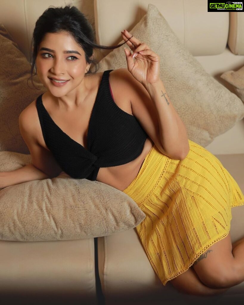 Sakshi Agarwal Instagram - Chilling🔥 . @murugeshmakeup_hair @evidencemaker Chennai, India