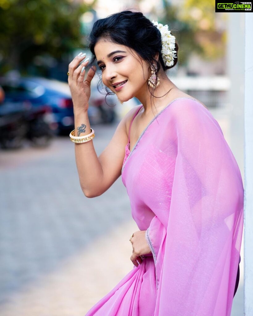 Sakshi Agarwal Instagram - Sometimes an angel Sometimes a hell raiser Always a strong woman💕 . . @makeupbyvaishalikrishnan @sri_boutique_byprema @karthipalaniappan.photography @fineshinejewels . #pinksaree #funvibes #girlnextdoor #happyugadi Chennai, India