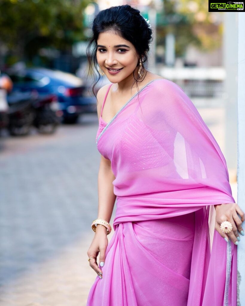 Sakshi Agarwal Instagram - Sometimes an angel Sometimes a hell raiser Always a strong woman💕 . . @makeupbyvaishalikrishnan @sri_boutique_byprema @karthipalaniappan.photography @fineshinejewels . #pinksaree #funvibes #girlnextdoor #happyugadi Chennai, India