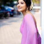 Sakshi Agarwal Instagram - Sometimes an angel Sometimes a hell raiser Always a strong woman💕 . . @makeupbyvaishalikrishnan @sri_boutique_byprema @karthipalaniappan.photography @fineshinejewels . #pinksaree #funvibes #girlnextdoor #happyugadi Chennai, India