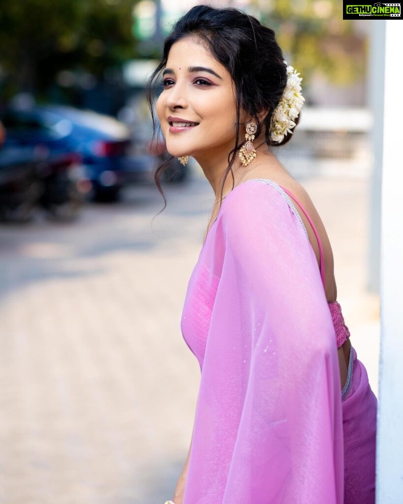 Sakshi Agarwal Instagram - Sometimes an angel Sometimes a hell raiser Always a strong woman💕 . . @makeupbyvaishalikrishnan @sri_boutique_byprema @karthipalaniappan.photography @fineshinejewels . #pinksaree #funvibes #girlnextdoor #happyugadi Chennai, India