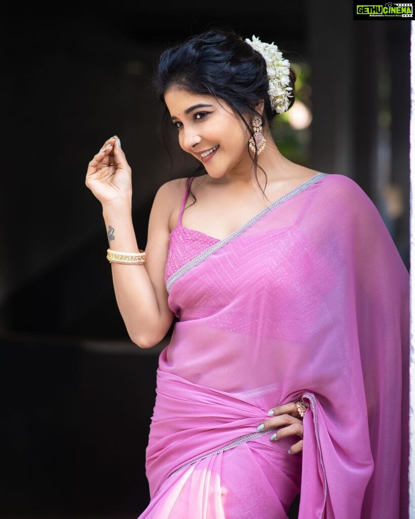 Sakshi Agarwal Instagram - Sometimes an angel Sometimes a hell raiser Always a strong woman💕 . . @makeupbyvaishalikrishnan @sri_boutique_byprema @karthipalaniappan.photography @fineshinejewels . #pinksaree #funvibes #girlnextdoor #happyugadi Chennai, India
