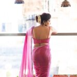 Sakshi Agarwal Instagram - She walked with the universe on her shoulder and made it look like a pair of wings💕 . @makeupbyvaishalikrishnan @sri_boutique_byprema @karthipalaniappan.photography @fineshinejewels . #pinksaree #funvibes #girlnextdoor Chennai, India