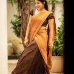 Sakshi Agarwal Instagram - How an outfit can change your entire look😋 . Costumes - @ivalinmabia Photographer - @camerasenthil Makeup - @priya_dharshini_makeupartist Shoot Organized by @rrajeshananda Chennai, India