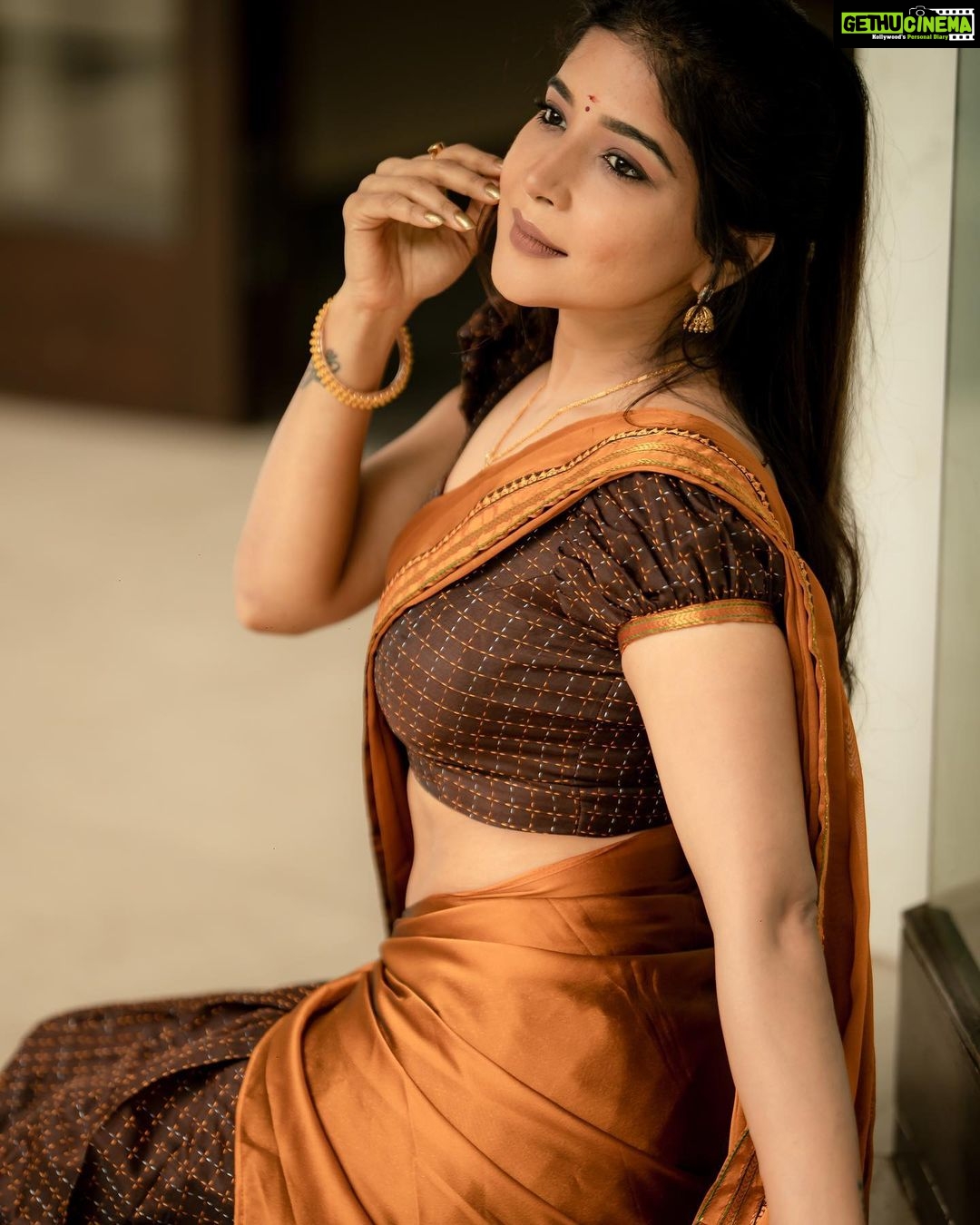 Sakshi Agarwal Instagram - Moments of beauty✨✨ . Costumes - @ivalinmabia Photographer - @camerasenthil Makeup - @priya_dharshini_makeupartist Shoot Organized by @rrajeshananda Chennai, India