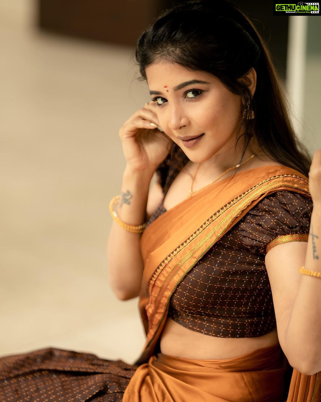 Sakshi Agarwal Instagram - Moments of beauty✨✨ . Costumes - @ivalinmabia Photographer - @camerasenthil Makeup - @priya_dharshini_makeupartist Shoot Organized by @rrajeshananda Chennai, India