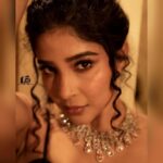 Sakshi Agarwal Instagram - … the next chapter of the story begins….. . @murugeshmakeup_hair @karthick_dhanush28 @sen_smily_girl @aaranyarentaljewellery @farhaa_makeupartist . #blackgown #redcarpetready #blackispower #sakshiagarwal Chennai, India