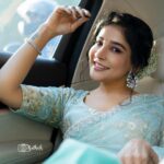 Sakshi Agarwal Instagram - Long drive polama? . #sakshiagarwal #carfun #carphotoshoot #sareelove . @murugeshmakeup_hair @sathish_photography49 @fineshinejewels @sdduniqueboutique_97 Chennai, India