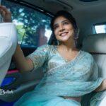 Sakshi Agarwal Instagram - Long drive polama? . #sakshiagarwal #carfun #carphotoshoot #sareelove . @murugeshmakeup_hair @sathish_photography49 @fineshinejewels @sdduniqueboutique_97 Chennai, India