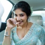 Sakshi Agarwal Instagram - Long drive polama? . #sakshiagarwal #carfun #carphotoshoot #sareelove . @murugeshmakeup_hair @sathish_photography49 @fineshinejewels @sdduniqueboutique_97 Chennai, India