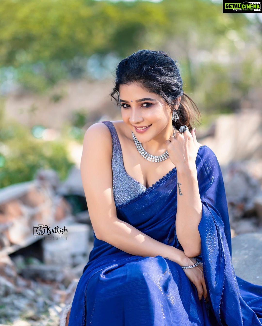 Sakshi Agarwal Instagram - Wish all the beautiful ladies a very #happywomensday and all the lovely men too who have been there to support us through thick and thin and help us achieve more and give us the confidence🔥 . @sathish_photography49 @murugeshmakeup_hair @sri_boutique_byprema @fineshinejewels . #sareelove #womensupportingwomen #womensday #letscelebrate Chennai, India