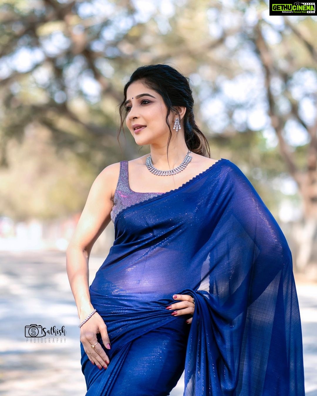 Sakshi Agarwal Instagram - Wish all the beautiful ladies a very #happywomensday and all the lovely men too who have been there to support us through thick and thin and help us achieve more and give us the confidence🔥 . @sathish_photography49 @murugeshmakeup_hair @sri_boutique_byprema @fineshinejewels . #sareelove #womensupportingwomen #womensday #letscelebrate Chennai, India