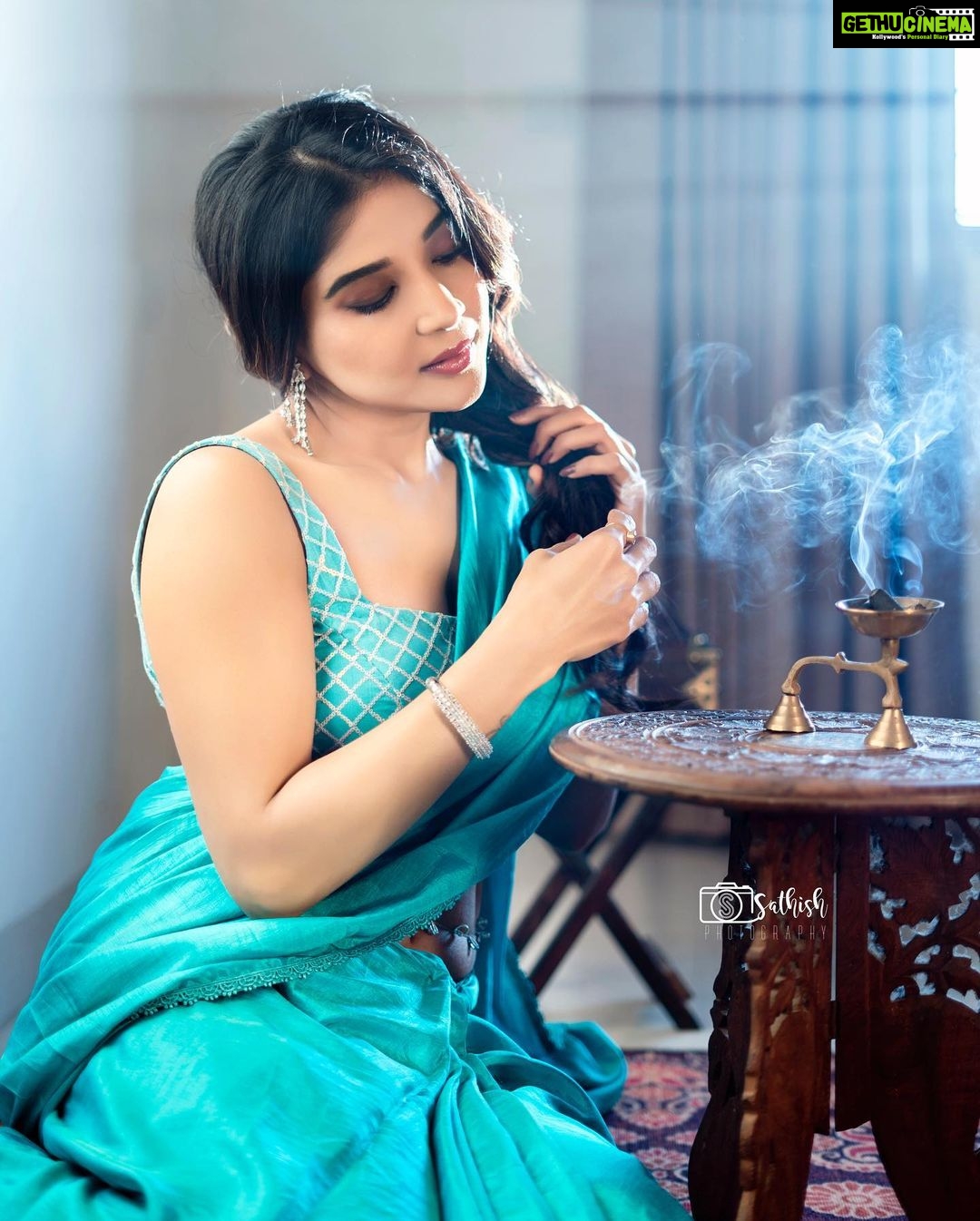 Sakshi Agarwal Instagram - Make your dreams happen✨✨ . @sathish_photography49 @fineshinejewels @makeupbyvaishalikrishnan @sri_boutique_byprema . #sareelove #sareestyle #sakshiagarwal #prettygirls #bluesaree Chennai, India