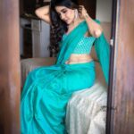 Sakshi Agarwal Instagram - Weekend eppadi poguthey?? . @sathish_photography49 @makeupbyvaishalikrishnan @fineshinejewels @sri_boutique_byprema . #happygirlsaretheprettiest #sareemyhappyspace #sareelove #sakshiagarwal Chennai, India