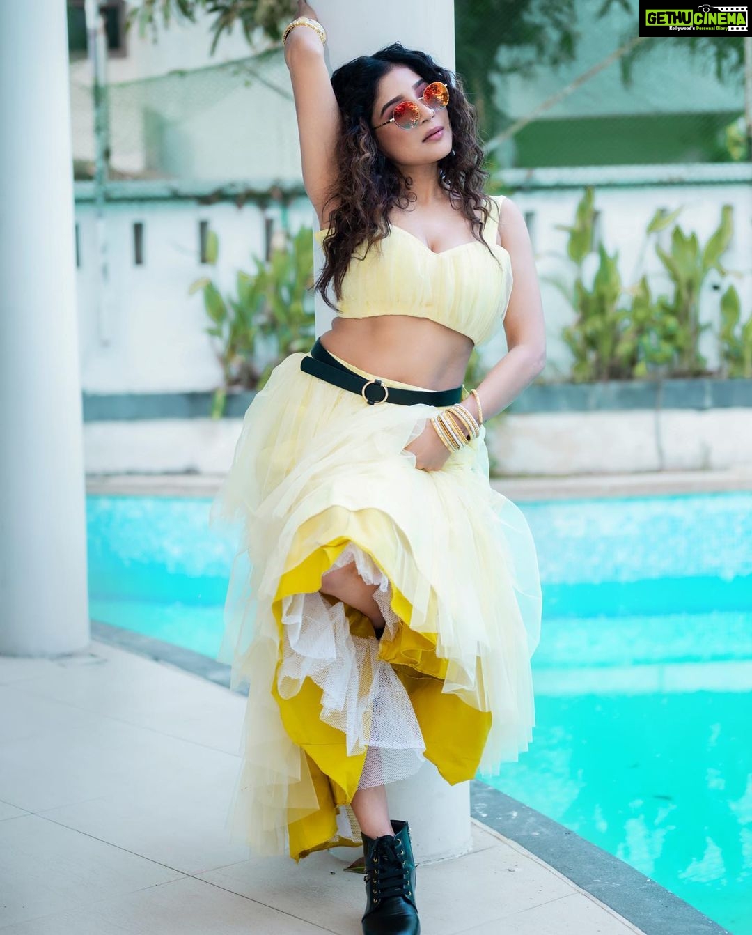 Sakshi Agarwal Instagram - Lets have fun💛 . @murugeshmakeup_hair @sathyaphotography3 @sindira_by_swethaindiran . #goodgirlshavefuntoo #indowestern Chennai, India