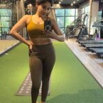 Sakshi Agarwal Instagram - Killing it at the gym after long, listening to you @asalkolaar . #instagramreels #reelsindia #reelsinstagram #feelitreelit #workoutvideos #workoutroutine #trending #foryou #instalike #fitnesslife #gymreels #sakshiagarwal . @naresh_20aesthetic @beyondfitnesslifestylecentre Chennai, India