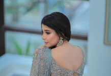 Sakshi Agarwal Instagram - Making every stare worth it🤍 . @murugeshmakeup_hair @dhanush__photography @stitchhousesalem . #saree #sexyback #sareelove #kollywood #sakshiagarwal #sensous Chennai, India