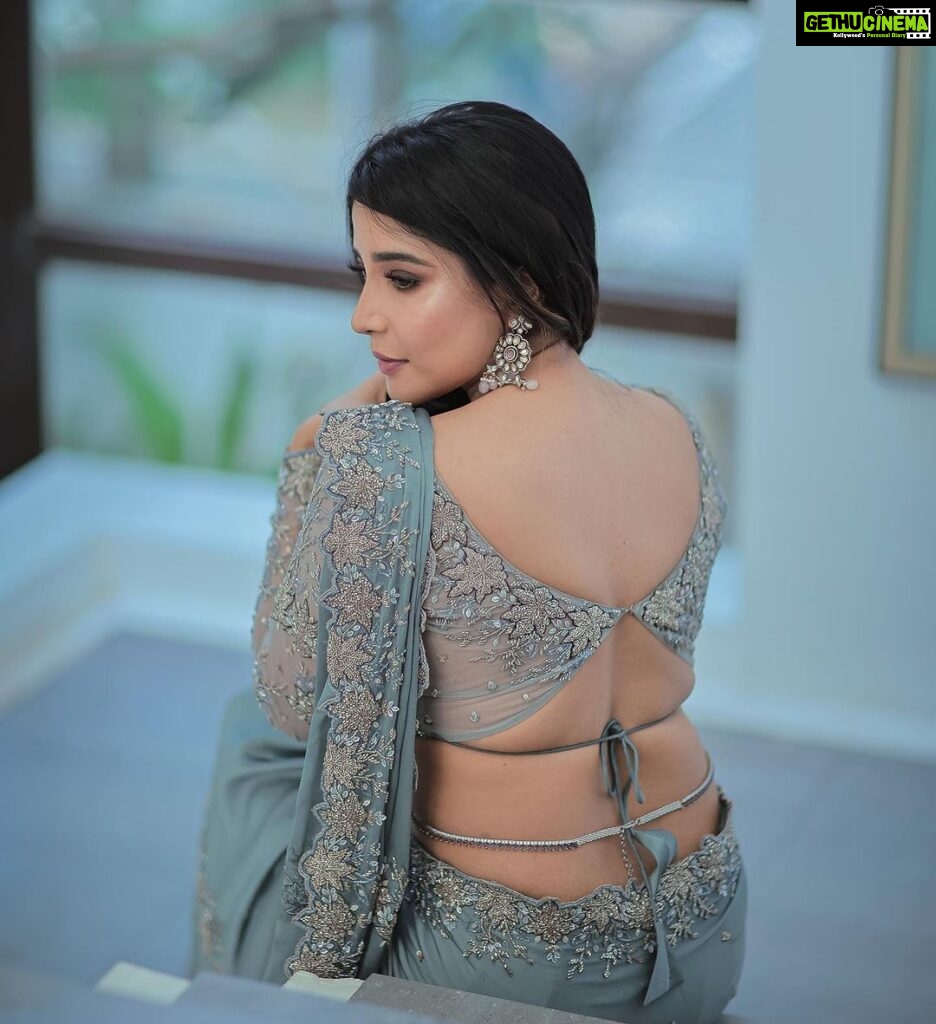 Sakshi Agarwal Instagram - Making every stare worth it🤍 . @murugeshmakeup_hair @dhanush__photography @stitchhousesalem . #saree #sexyback #sareelove #kollywood #sakshiagarwal #sensous Chennai, India