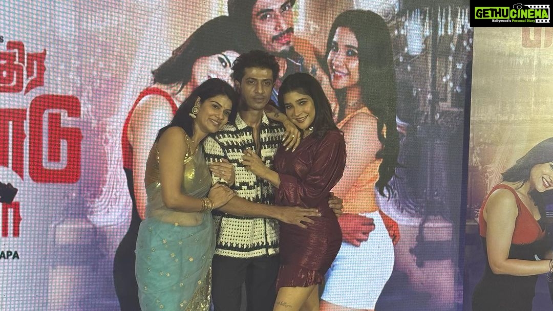 Sakshi Agarwal Instagram - “En ethiru rendu papa” streaming now in hungama app. Download and subscribe🔥 . #promotions #enethirarendupapa @hungama_play @epriusstudio @iammanishajashnani @shariqqqq777 @anandsaga.dwarakamayee @pandiyan_adhimoolam @tisisnaveen . Todays look @murugeshmakeup_hair @farhaa_makeupartist . #humgama #webseries #media #tamilactress #hungamatamil The Park Chennai