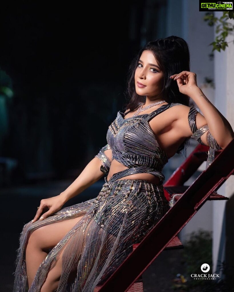 Sakshi Agarwal Instagram - A sea of whiskey couldn't intoxicate me as much as drop of you. . @crackjackphotography . #SakshiAgarwal #Actress #Sparkel #Sensual #Glamdoll #BigFM #picoftheday #Beingsensual #trending #sensuality #sensualert . @parasriazahmed1 Chennai, India