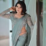 Sakshi Agarwal Instagram - Hot mess or spicy disaster😜 . @murugeshmakeup_hair @dhanush__photography @stitchhousesalem . #saree #sexyback #sareelove #kollywood #sakshiagarwal #sensous Chennai, India