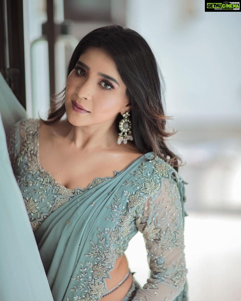 Sakshi Agarwal Instagram - Hot mess or spicy disaster😜 . @murugeshmakeup_hair @dhanush__photography @stitchhousesalem . #saree #sexyback #sareelove #kollywood #sakshiagarwal #sensous Chennai, India