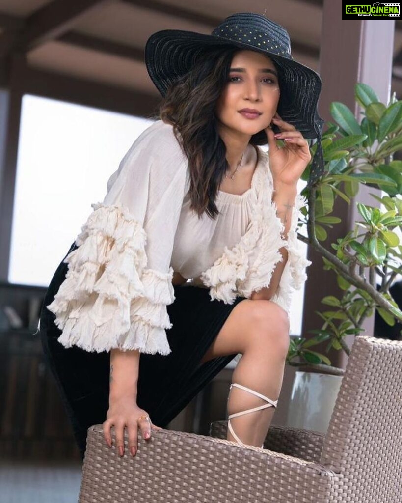 Sakshi Agarwal Instagram - "Feeling the fire inside me, ready to take on the world!" . Pic : @ngrnandha Mua: @makeupbyvaishalikrishnan Hairstyle: @avmakeuplab Location : @ramadaplazachennai Styling: @fab_by_faiza @sultha.raja786 . #sakshiagarwal #ootd #instalife #kollywood #whitefrilldress #instabeauty Chennai, India