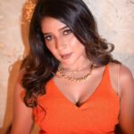 Sakshi Agarwal Instagram - Whiskey in a tea cup? . #lifestyle #photoshoot #ootd #instadaily #sakshiagarwal #beautyshoot #instafashion #fashionstyle . @murugeshmakeup_hair @sathyaphotography3 Chennai, India